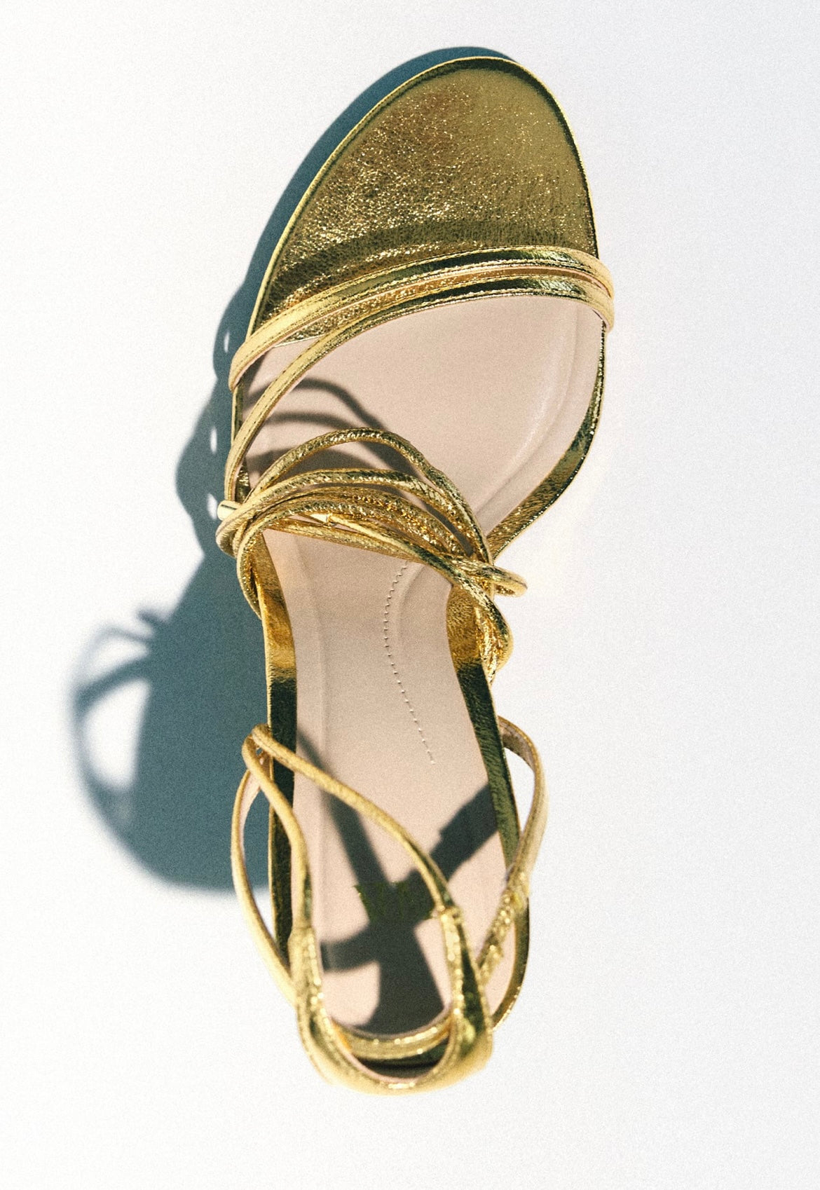 Zapatilla dorada alpargatas